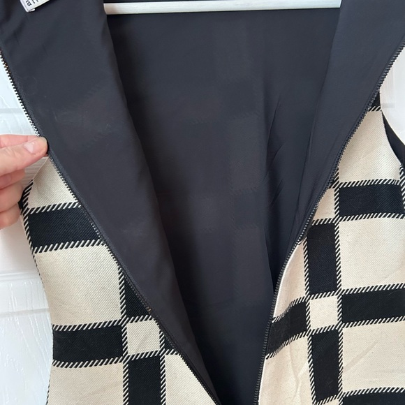 Checkered Sleeveless Dress - Black and Beige - Picture 4 of 5